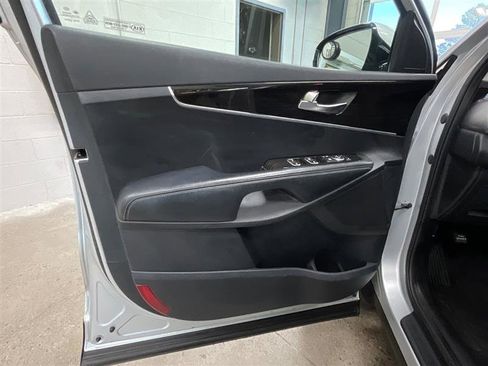 Used 2019 Kia Sorento L image 10