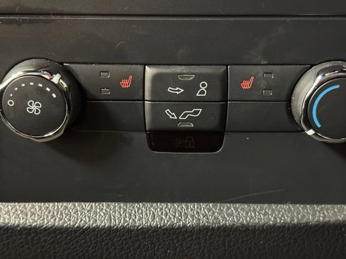 Used 2017 Ford Expedition Limited w/ Equipment Group 301A AWD/4WD image 26