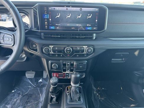 Used 2024 Jeep Wrangler Unlimited Rubicon image 18