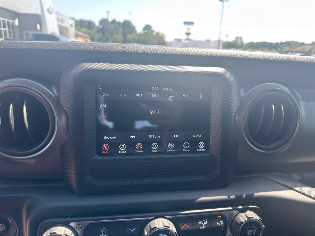 Used 2023 Jeep Gladiator Sport AWD/4WD image 16
