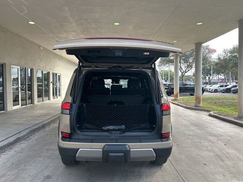 Used 2024 Lexus GX 550 image 32