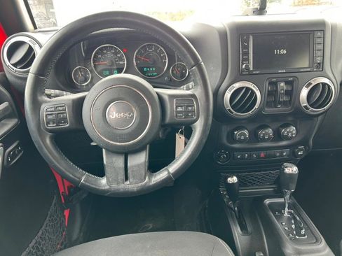 Used 2015 Jeep Wrangler Unlimited Sahara w/ Dual Top Group AWD/4WD image 16