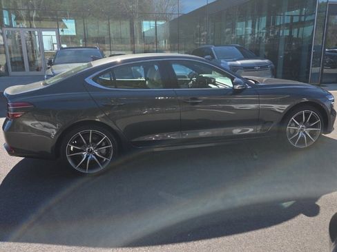 Used 2025 Genesis G70 2.5T image 7