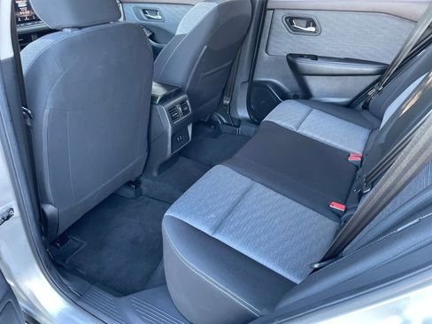 Used 2023 Nissan Rogue SV image 40