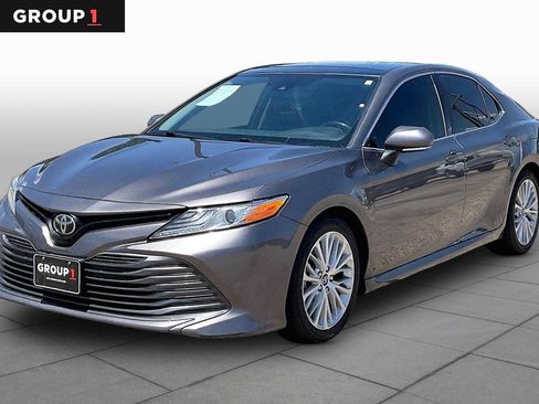 Used 2019 Toyota Camry XLE FWD image 1