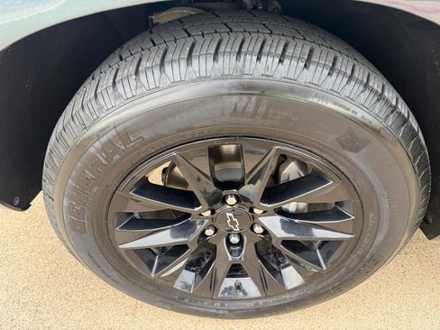 Used 2021 Chevrolet Tahoe Z71 w/ Z71 Off-Road Package image 9