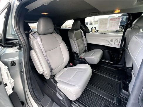 Used 2025 Toyota Sienna XLE w/ XLE Plus Package image 26
