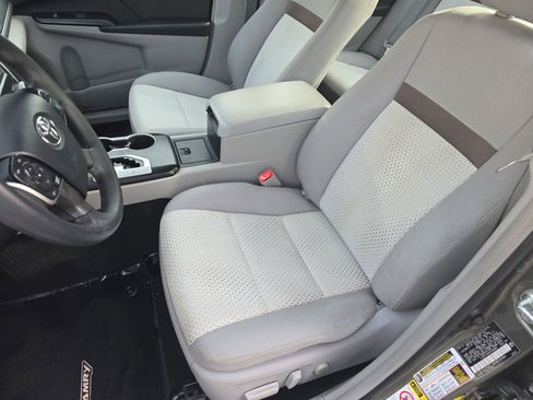 Used 2012 Toyota Camry LE image 17
