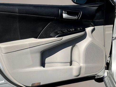 Used 2013 Toyota Camry LE FWD image 18