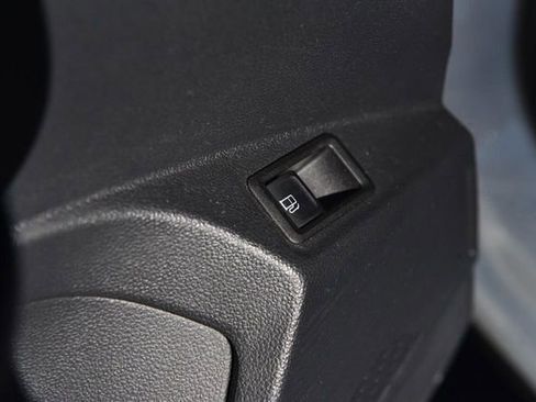 Used 2023 Volkswagen Taos SE w/ Panoramic Sunroof Package image 10