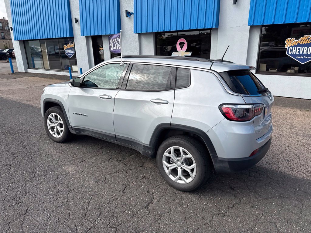 Used 2024 Jeep Compass Latitude AWD/4WD image 15