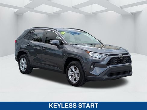 Used 2020 Toyota RAV4 XLE AWD/4WD image 3
