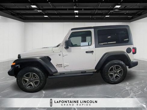 Used 2019 Jeep Wrangler Sport AWD/4WD image 2