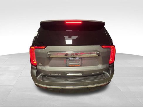 Used 2022 GMC Yukon SLT w/ SLT Premium Package image 5