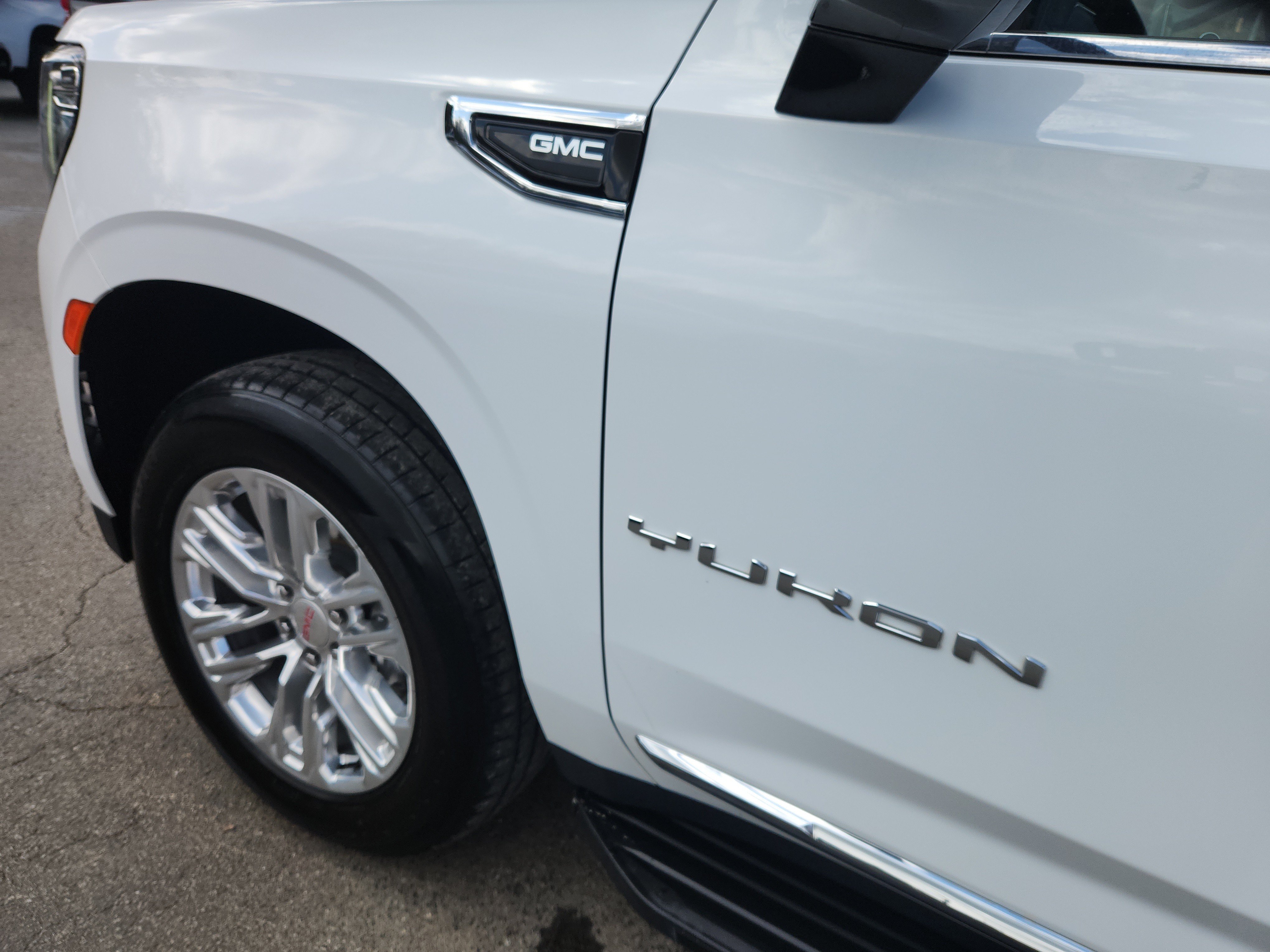 Used 2024 GMC Yukon SLT AWD/4WD image 46