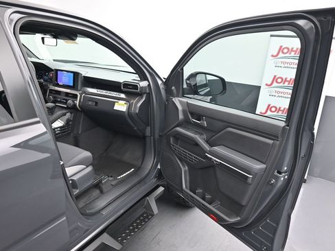 Used 2025 Toyota Tacoma TRD Off-Road image 19
