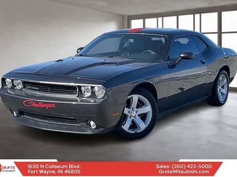 Used 2013 Dodge Challenger SXT Plus image 1