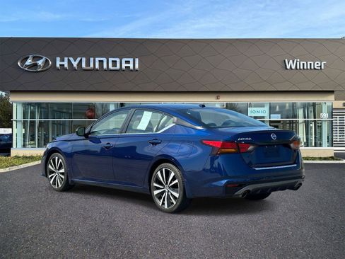 Used 2022 Nissan Altima 2.5 SR FWD image 2