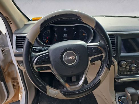 Used 2019 Jeep Grand Cherokee Laredo image 12