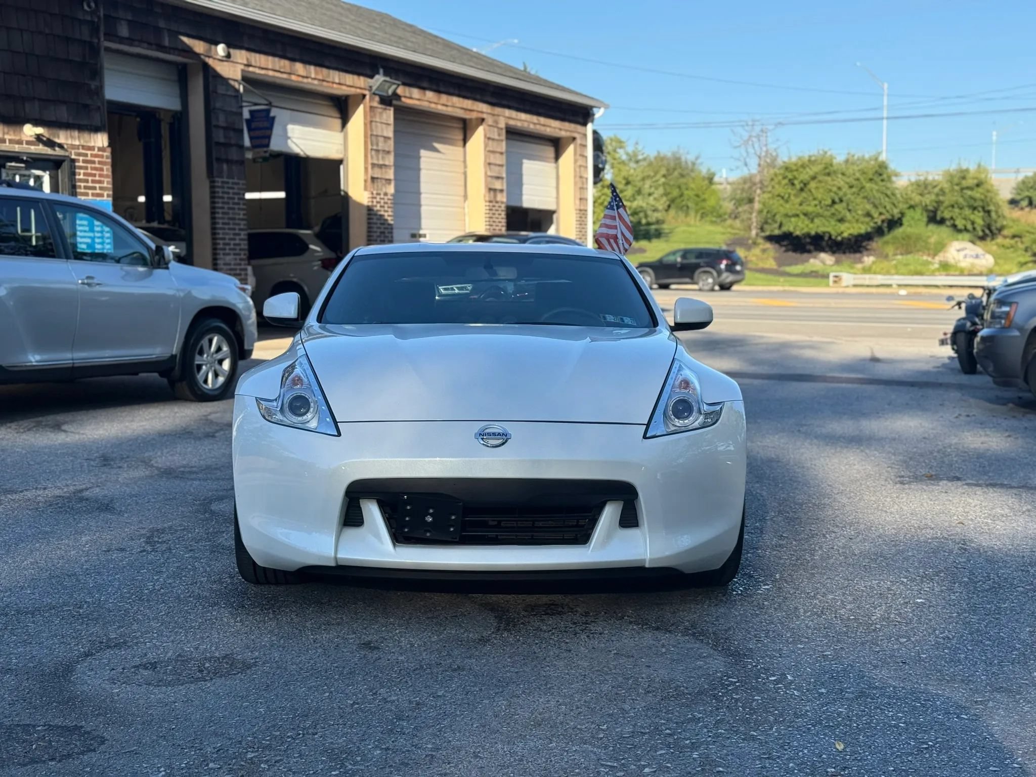 Used 2011 Nissan 370Z Coupe RWD image 3