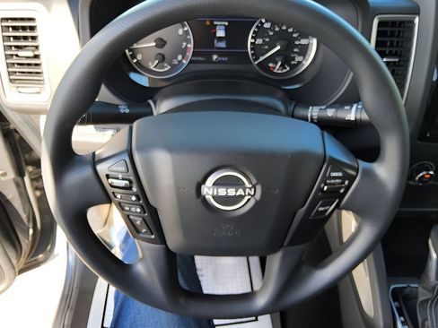 Used 2022 Nissan Frontier SV RWD image 15