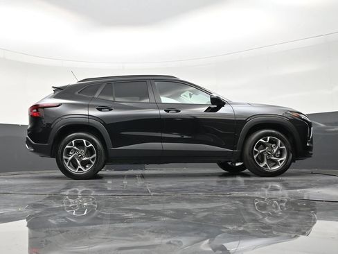 Used 2025 Chevrolet Trax LT FWD image 22
