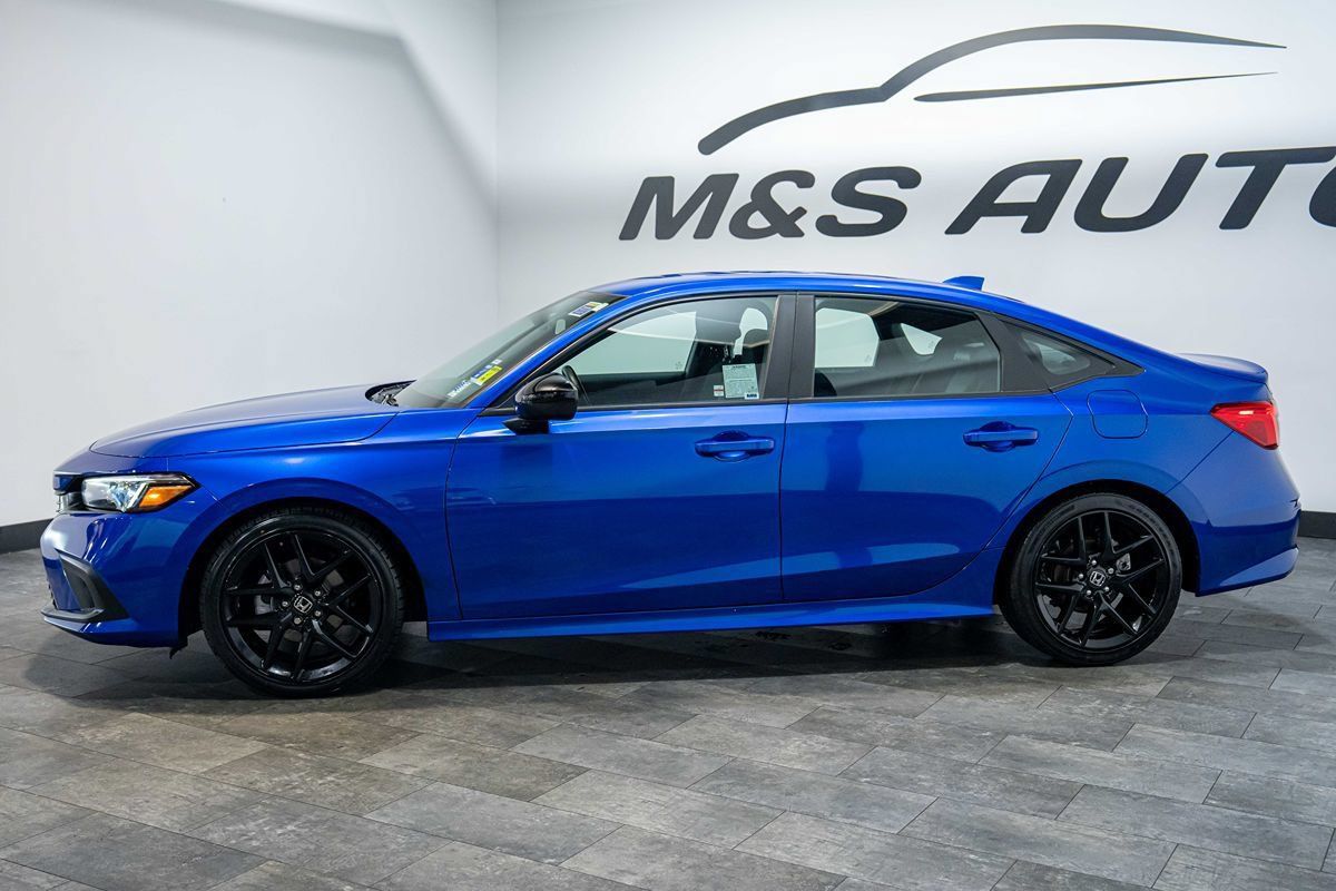 Used 2023 Honda Civic Sport image 3