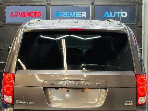 Used 2019 Dodge Grand Caravan SXT image 12