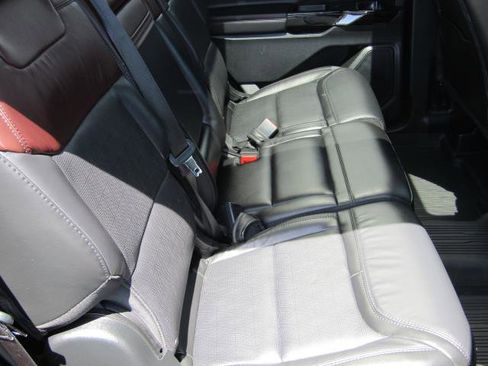 Used 2022 Ford Explorer Platinum w/ Equipment Group 601A AWD/4WD image 15