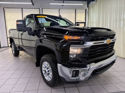 Used 2024 Chevrolet Silverado 2500 LT w/ Convenience Package AWD/4WD image 2