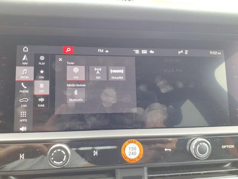 Certified 2024 Porsche Macan AWD/4WD image 29