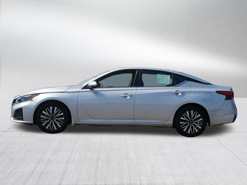 Used 2023 Nissan Altima 2.5 SV FWD image 4