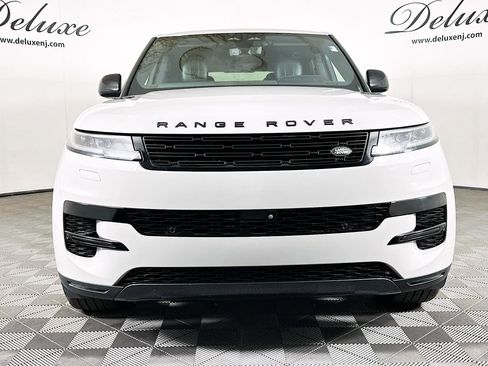 Used 2025 Land Rover Range Rover Sport SE AWD/4WD image 2