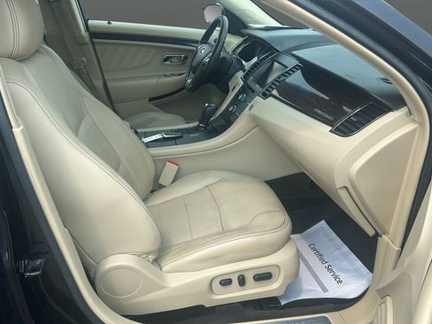 Used 2015 Ford Taurus Limited FWD image 23