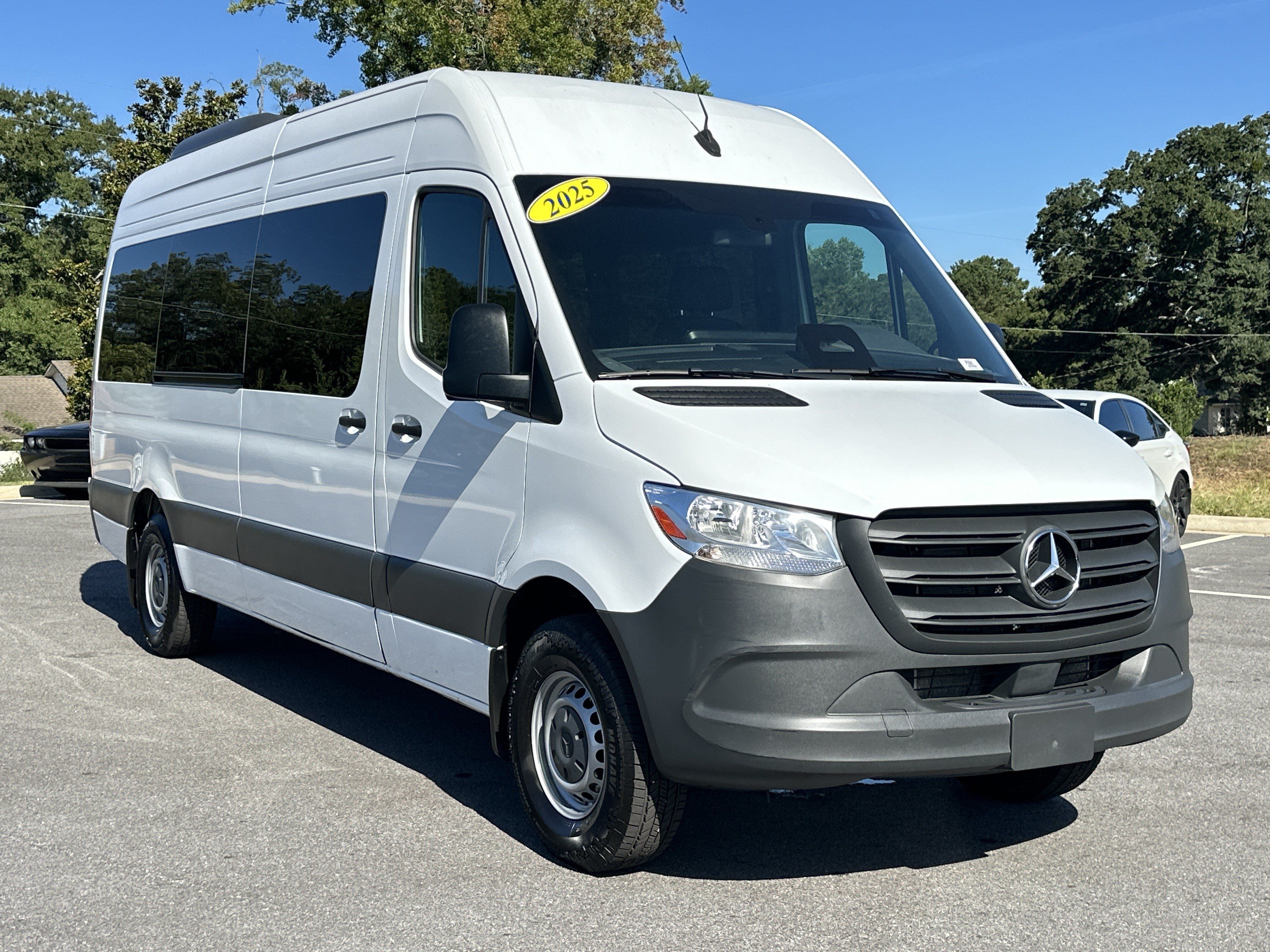 Used 2025 Mercedes-Benz Sprinter 2500 image 3