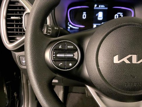 Certified 2025 Kia Soul LX image 18