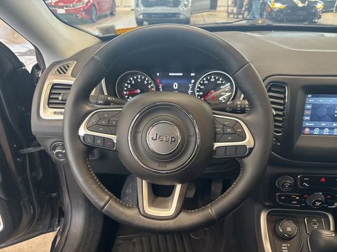 Used 2017 Jeep Compass Latitude w/ Popular Equipment Group AWD/4WD image 16