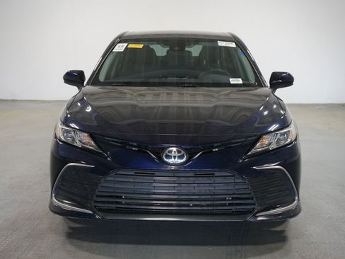 Used 2021 Toyota Camry LE image 2