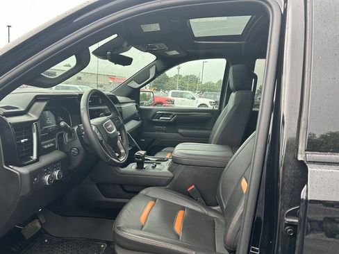 Used 2025 GMC Sierra 1500 AT4 w/ Technology Package AWD/4WD image 15