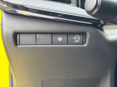 Used 2025 Nissan Kicks SR FWD image 32