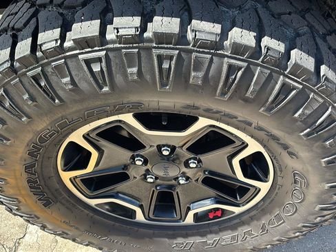 Used 2017 Jeep Wrangler Unlimited Rubicon AWD/4WD image 12