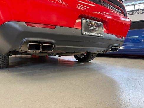 Used 2016 Dodge Challenger R/T RWD image 13