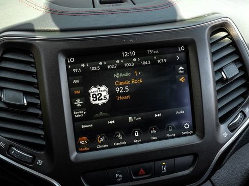 Used 2022 Jeep Cherokee Trailhawk w/ Sun, Sound & Nav Group AWD/4WD image 41