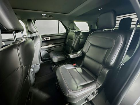 Used 2022 Ford Explorer XLT w/ Equipment Group 202A image 29