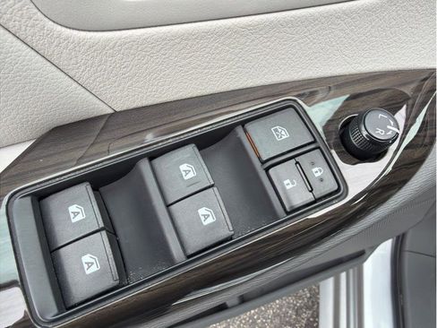 Used 2015 Toyota Sienna XLE Premium image 11