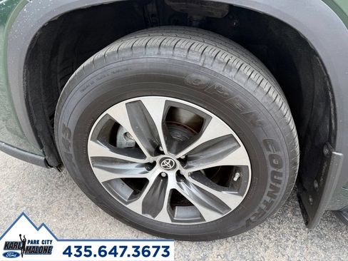 Used 2025 Toyota Highlander XLE AWD/4WD image 9