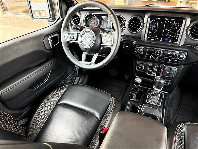 Used 2023 Jeep Wrangler Unlimited Sahara AWD/4WD image 17