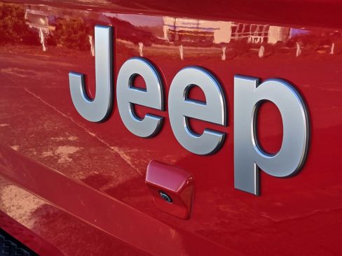 Used 2020 Jeep Gladiator Overland image 29