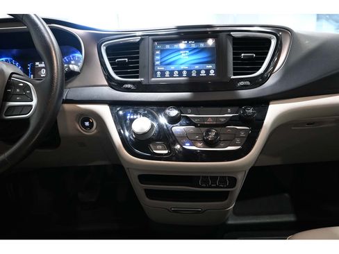Used 2021 Chrysler Voyager Lxi FWD image 23