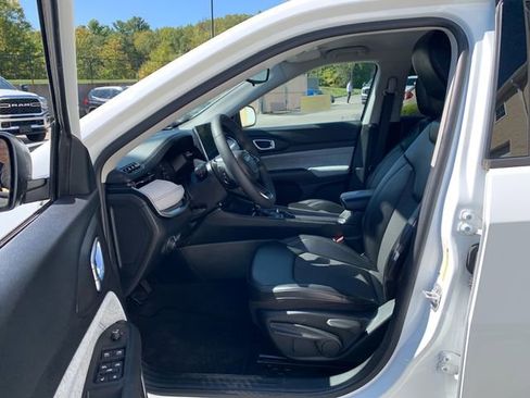 Used 2022 Jeep Compass Latitude image 30